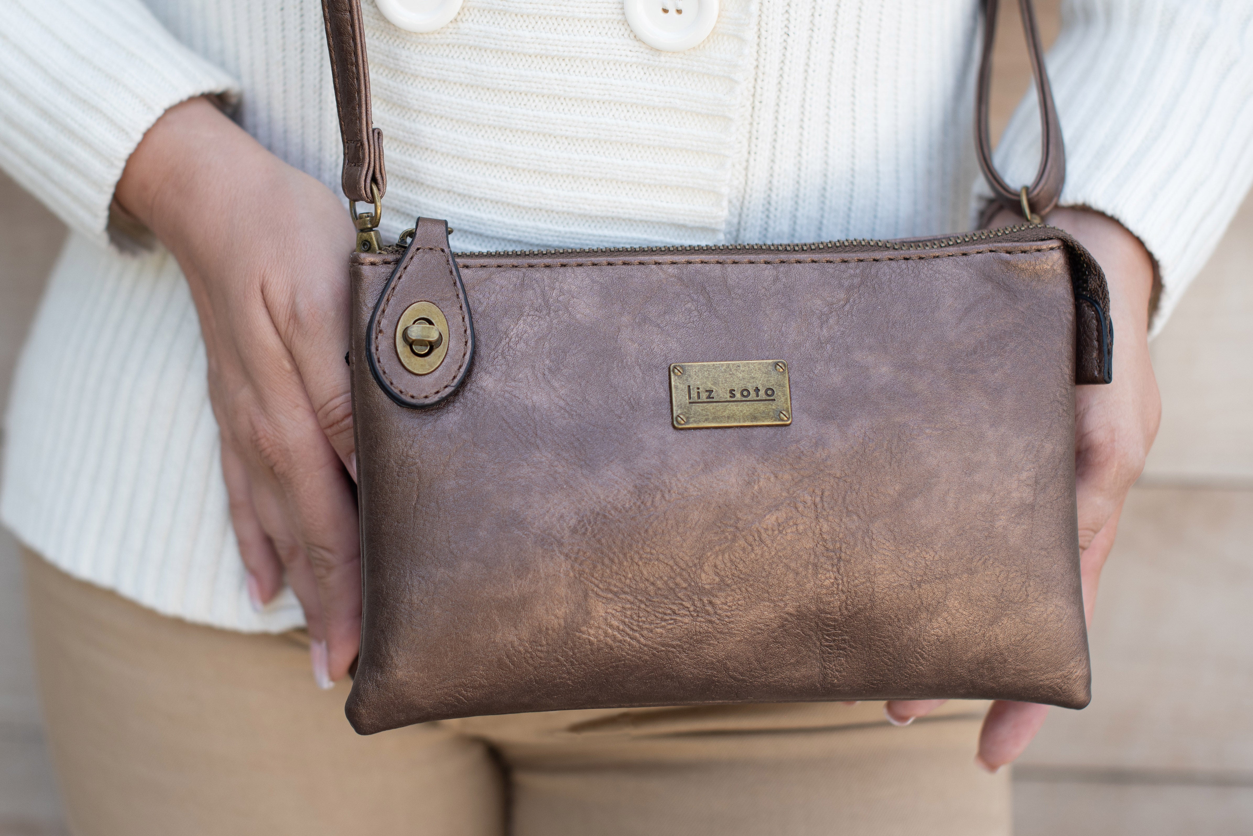 SHOP NEW FALL – Liz Soto Handbags display picture 3